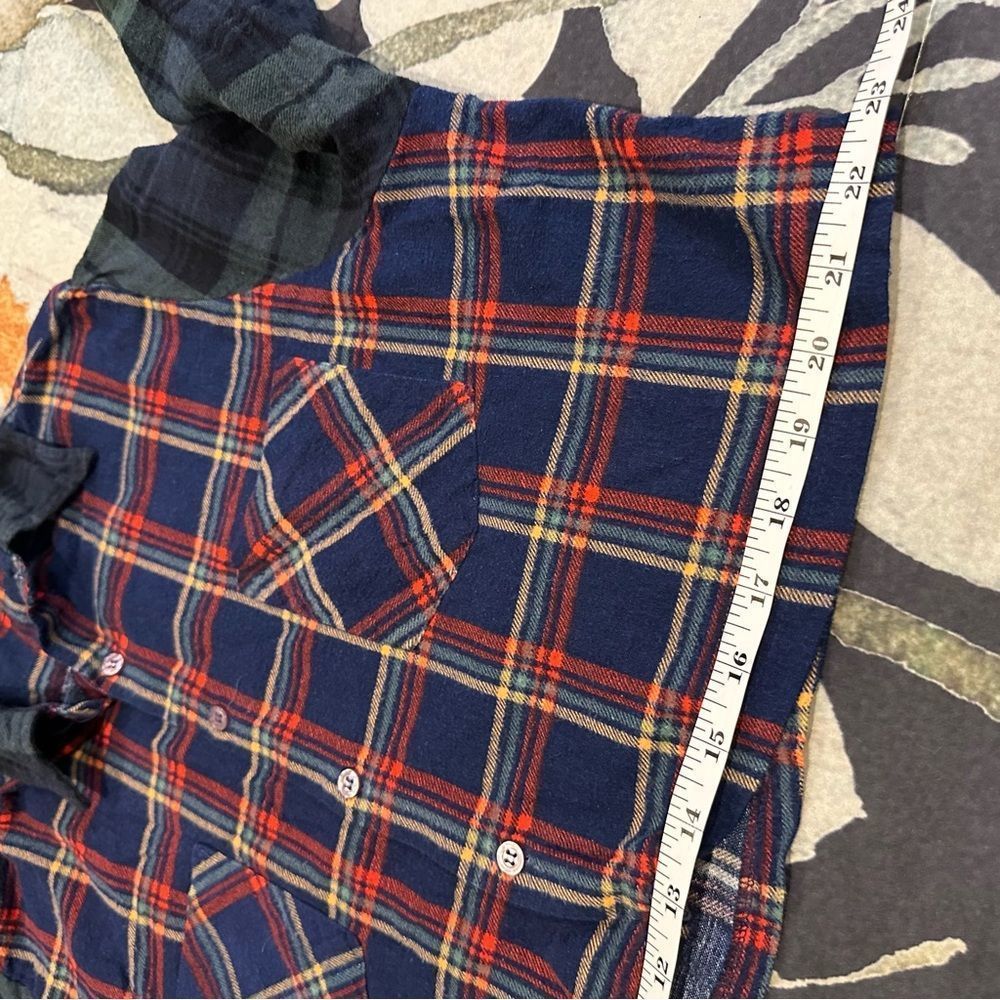Vintage cropped (unbranded) flannel shirt w/mixed patterns - Picture 12 of 14
